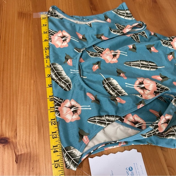 RVCA South Swell Pelletier One Piece Swimsuit Sz L NWT - Picture 4 of 14